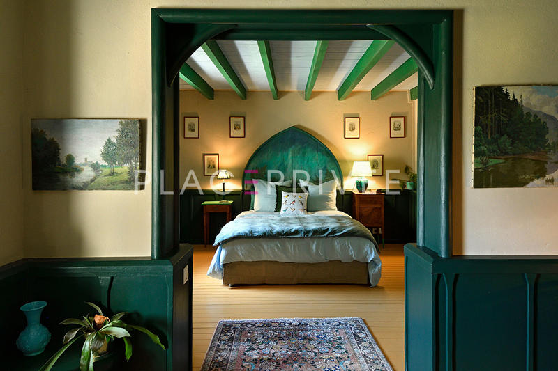 Maison - 300 m² - 11 pièces