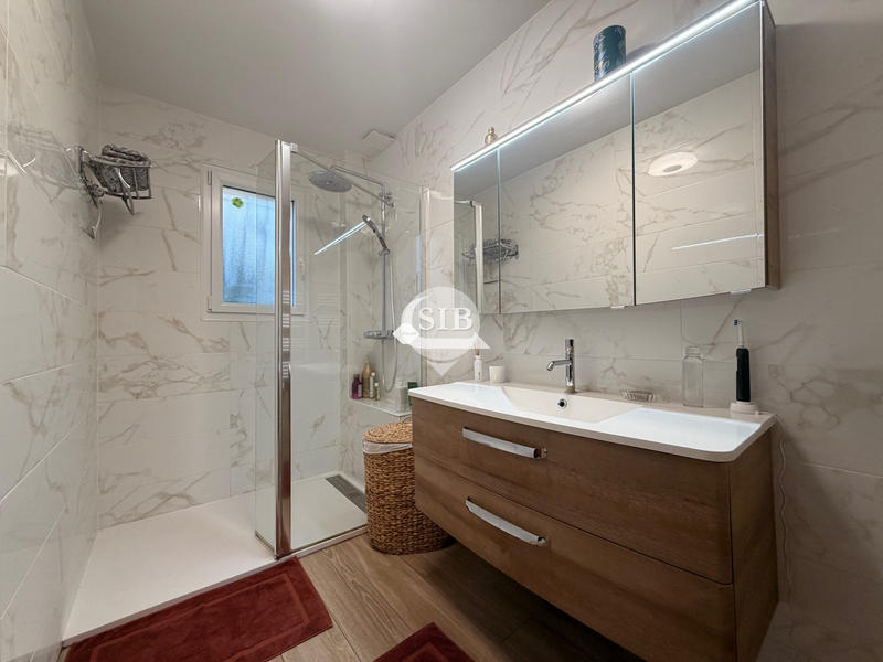 Maison traditionnelle - 122 m² - 6 pièces