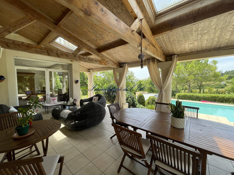 Maison - 285 m² - 8 pièces