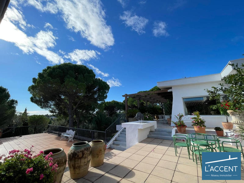 Maison - 375 m² - 15 pièces