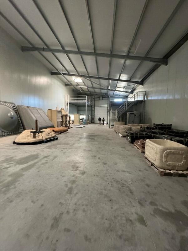 Entrepôt - 1 015 m²