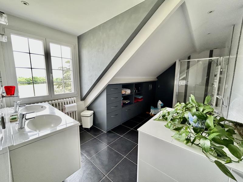 Propriété - 240 m² - 10 pièces