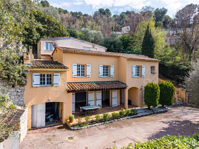 Villa - 193 m² - 6 pièces