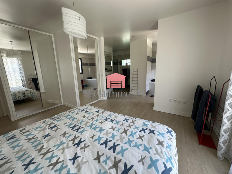 Maison contemporaine - 237 m² - 8 pièces