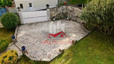 Demeure - 220 m² - 8 pièces