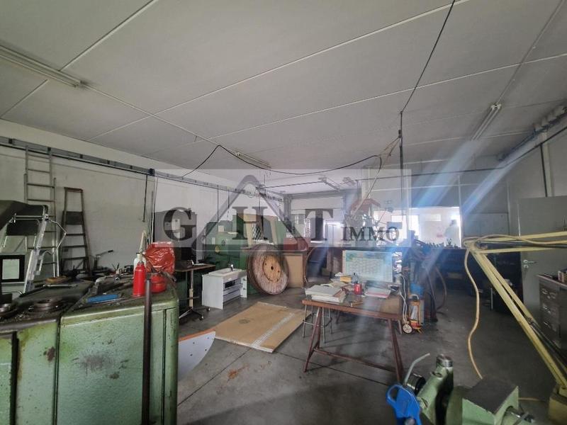 Entrepôt - 250 m²