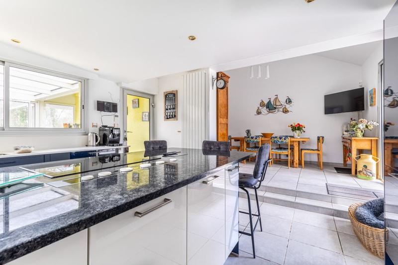 Maison d'architecte - 200 m² - 9 pièces