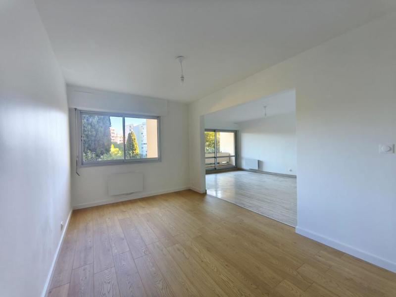 Appartement ancien - 111 m² - 5 pièces