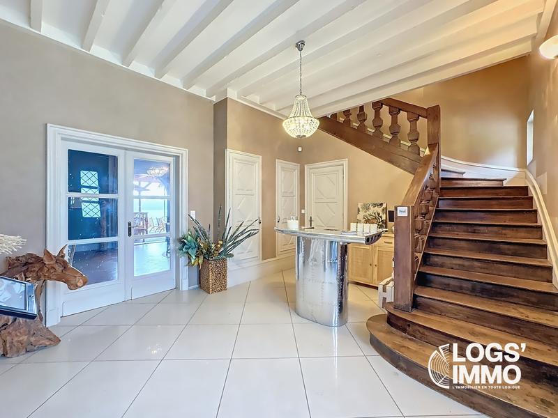 Maison - 320 m² - 27 pièces