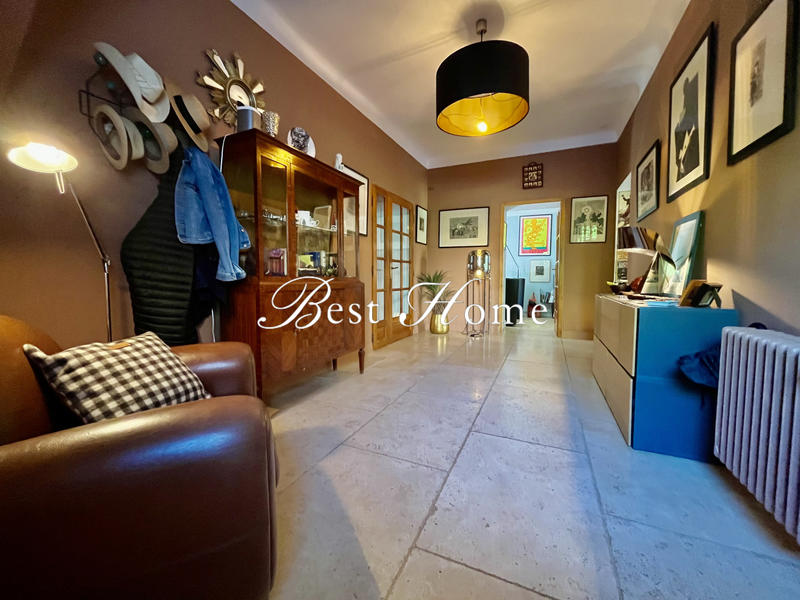 Maison - 230 m² - 9 pièces