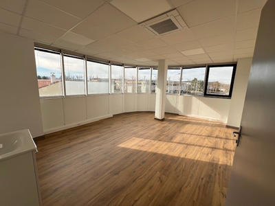 Local commercial - 82 m² - 4 pièces