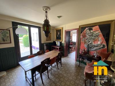 Maison de ville - 255 m² - 11 pièces