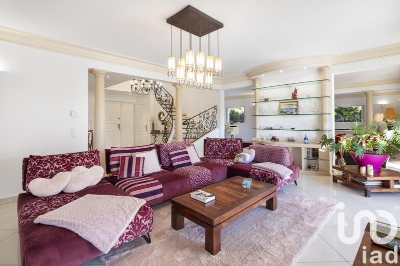 Maison - 300 m² - 8 pièces