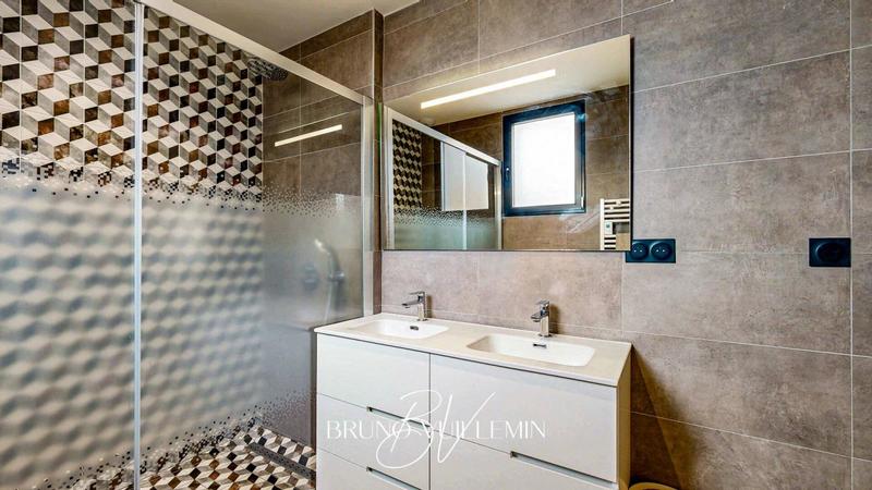 Villa - 198 m² - 8 pièces