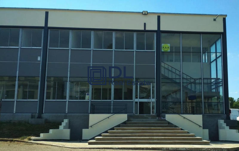 Entrepôt - 6 300 m²