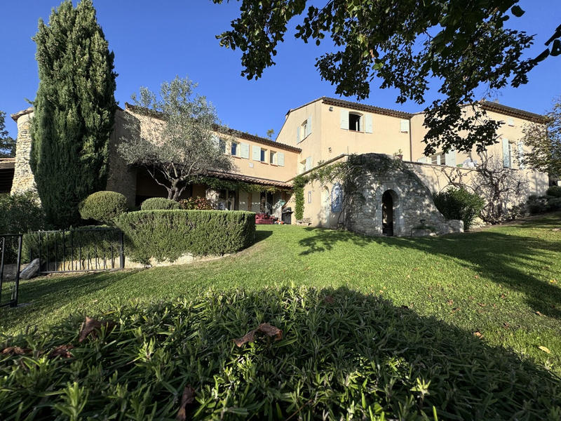 Maison - 364 m² - 11 pièces