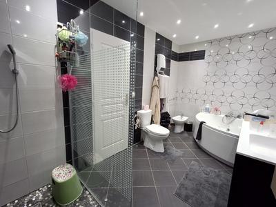 Maison traditionnelle - 170 m² - 9 pièces