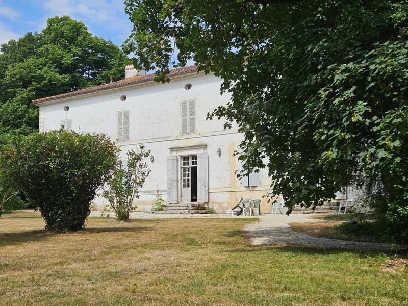 Maison - 292 m² - 10 pièces