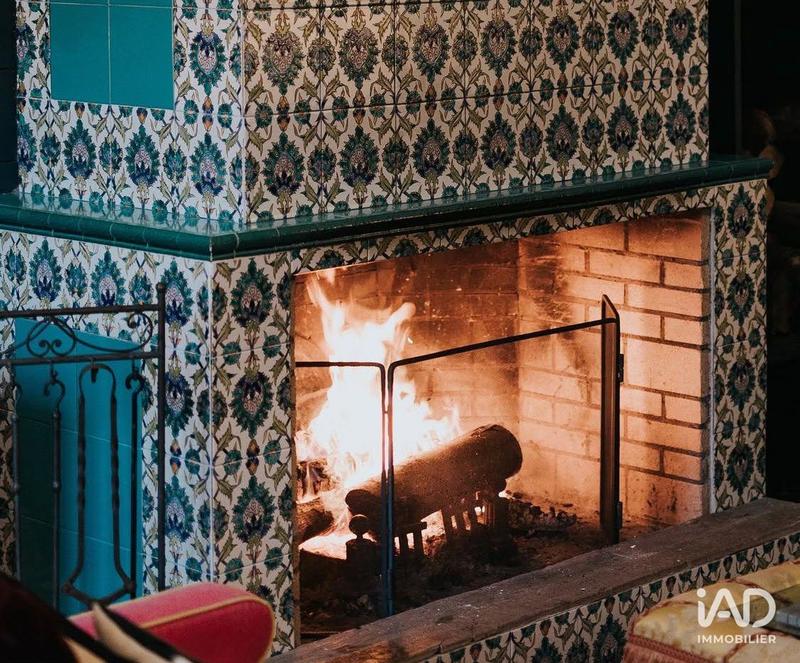 Maison - 1 445 m² - 20 pièces