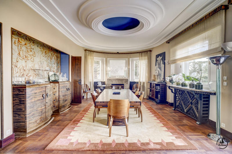 Maison - 345 m² - 11 pièces