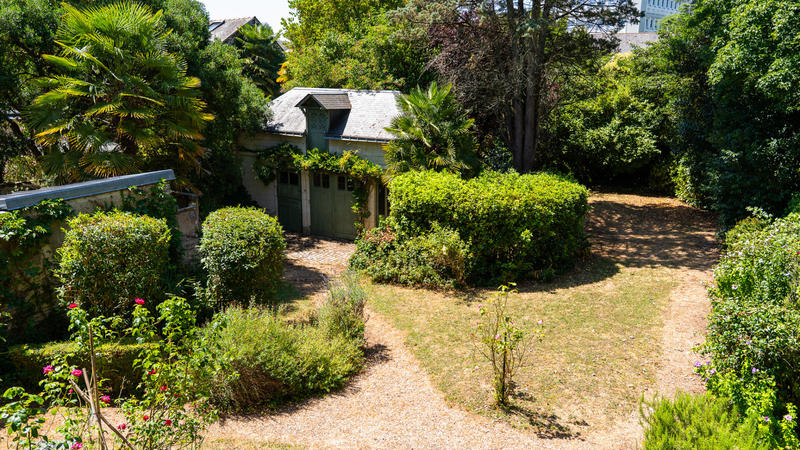 Maison - 316 m² - 11 pièces