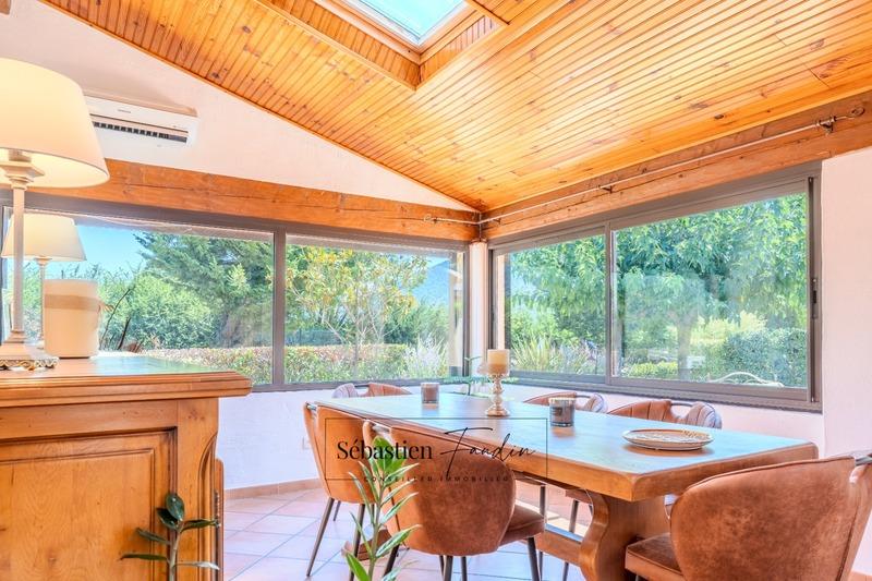 Maison - 211 m² - 7 pièces