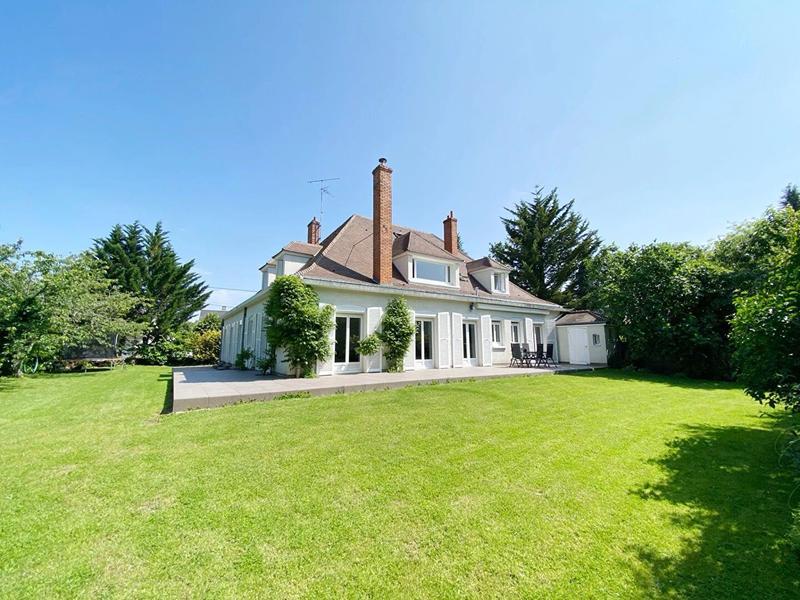 Maison - 305 m² - 6 pièces