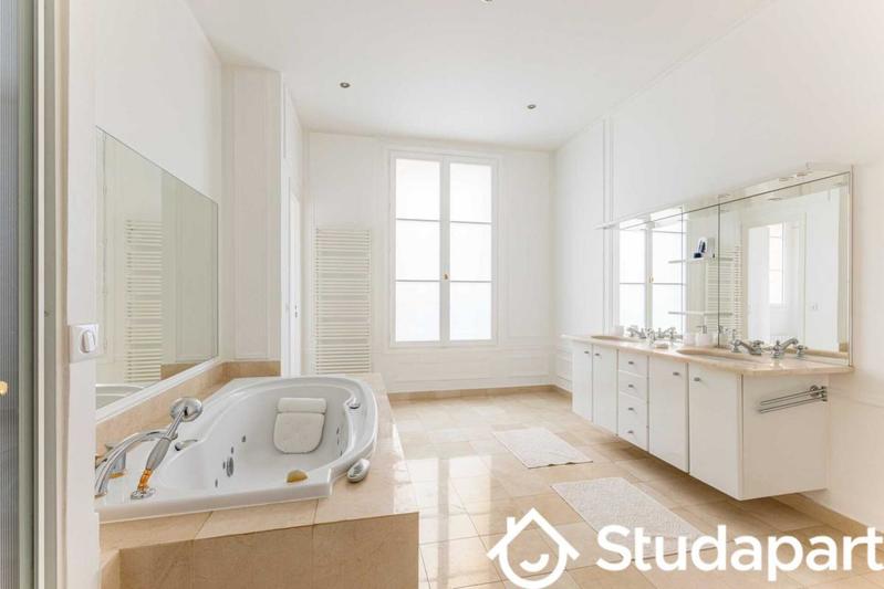 Appartement - 212 m² - 5 pièces