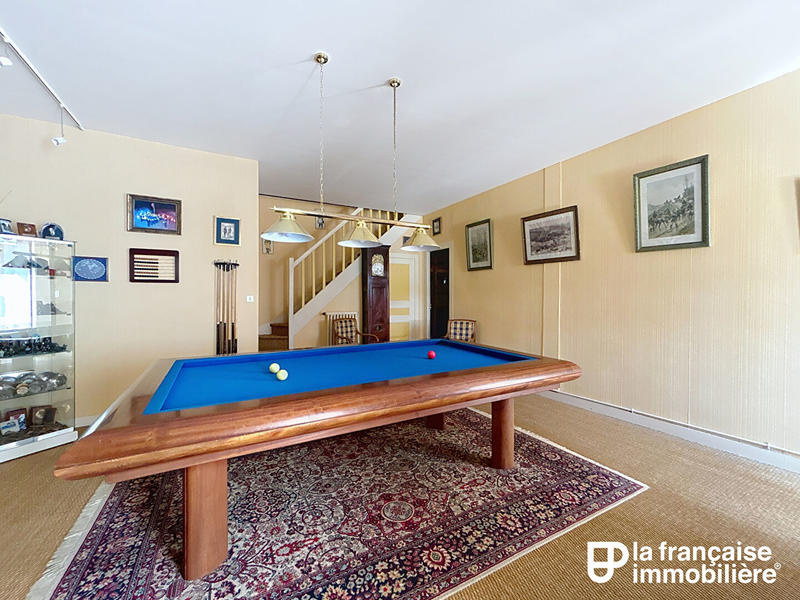 Maison - 249 m² - 8 pièces