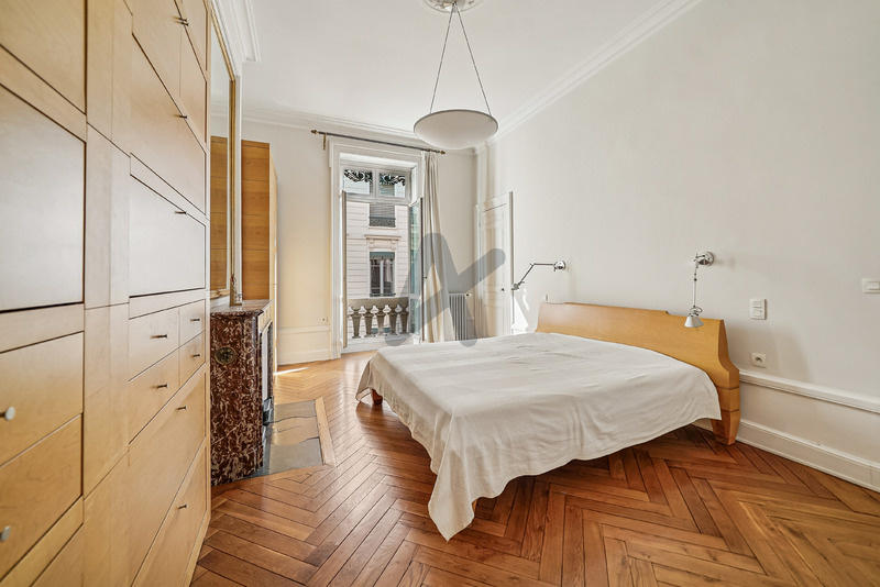 Appartement - 197 m² - 7 pièces