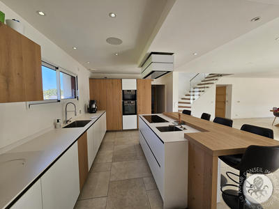 Maison - 203 m² - 6 pièces