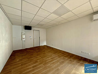 Local d'activités - 67 m² - 1 pièce