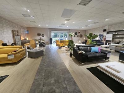 Local commercial - 1 930 m² - 5 pièces