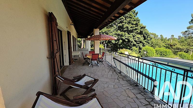 Maison - 202 m² - 6 pièces