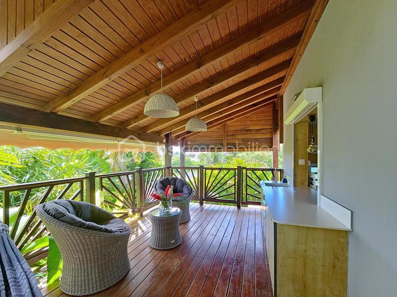 Propriété - 211 m² - 9 pièces