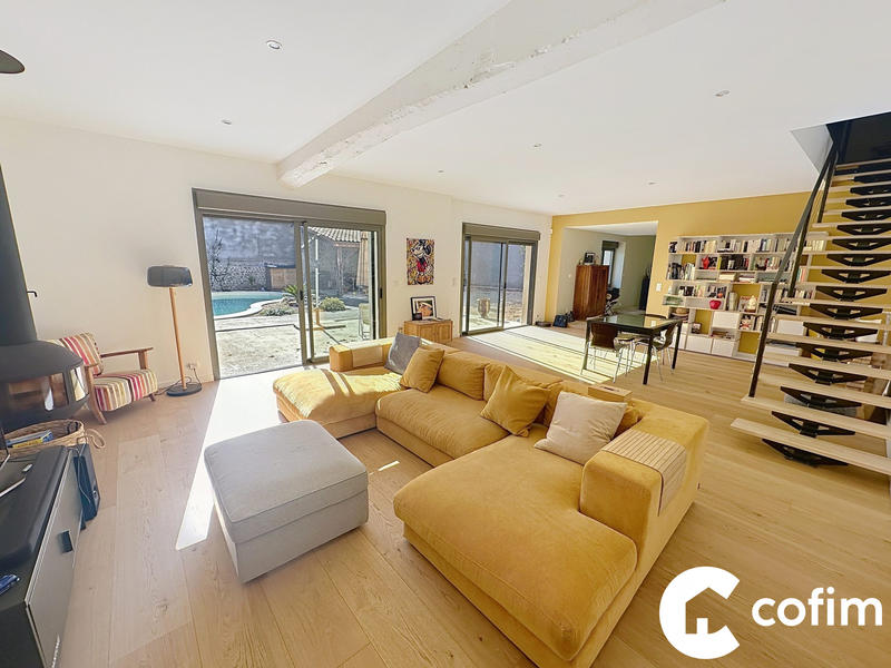 Maison - 203 m² - 7 pièces