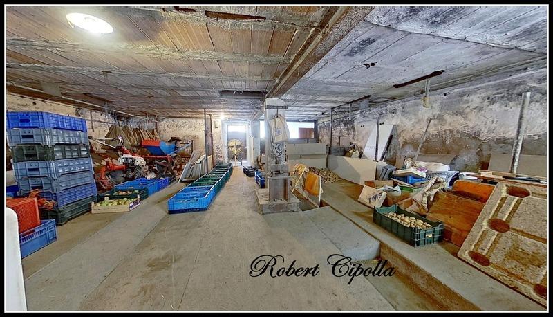 Immeuble - 1 100 m² - 18 pièces