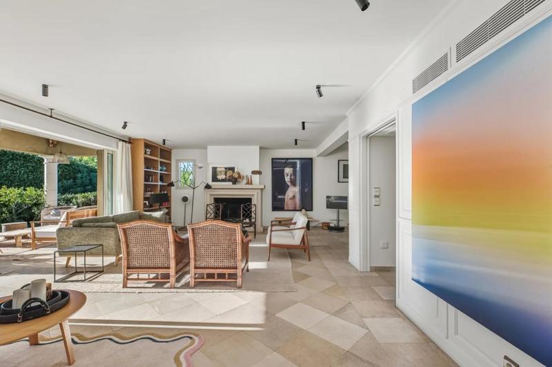 Villa - 277 m² - 9 pièces