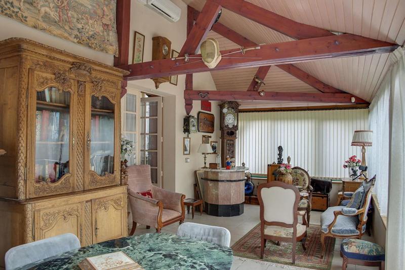 Propriété - 210 m² - 10 pièces