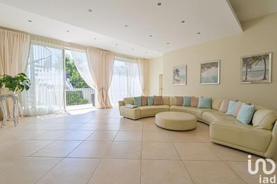 Maison - 421 m² - 5 pièces