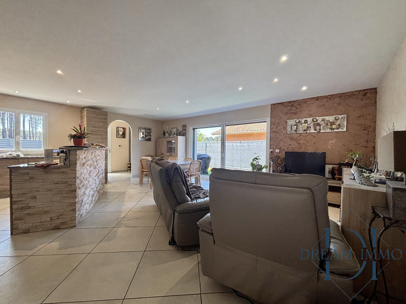 Maison - 217 m² - 8 pièces