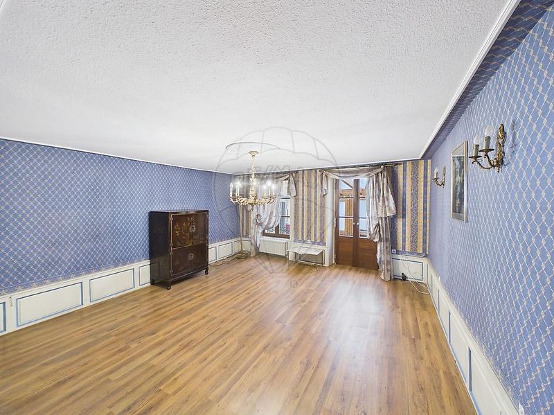 Maison - 240 m² - 12 pièces