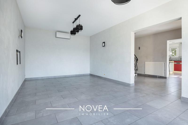 Maison traditionnelle - 179 m² - 8 pièces