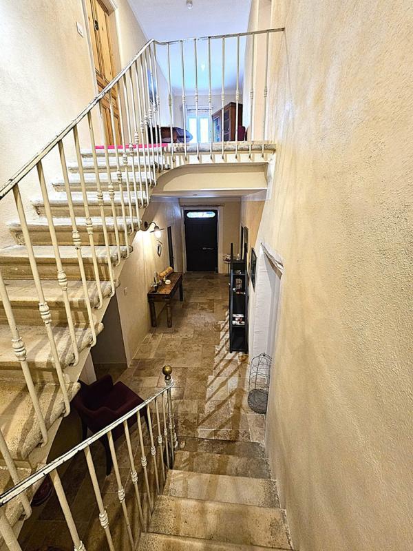 Maison - 625 m² - 11 pièces