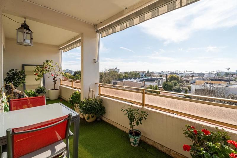 Appartement - 214 m² - 7 pièces