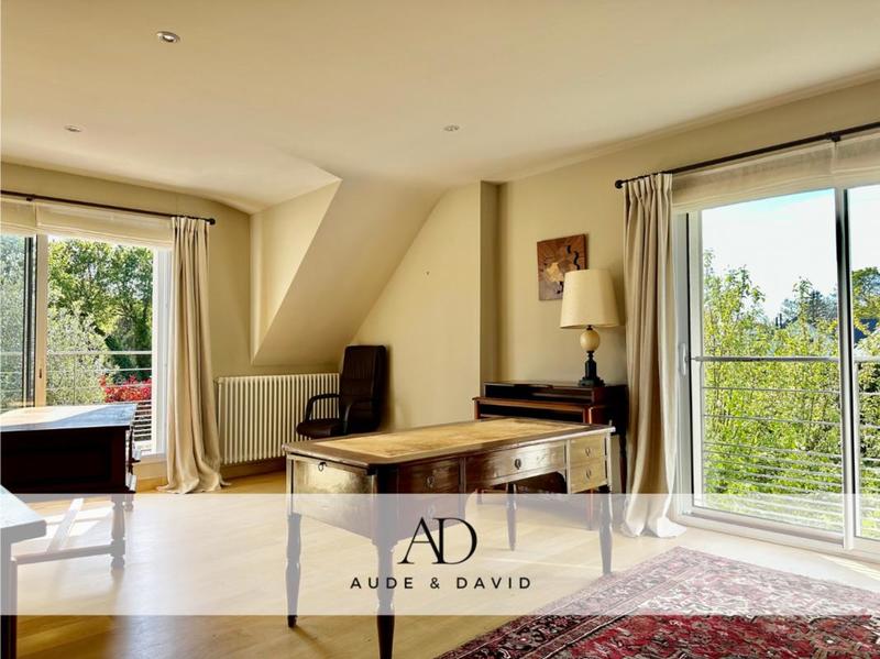 Maison - 220 m² - 8 pièces