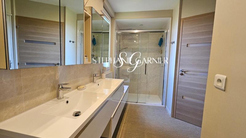 Propriété - 180 m² - 6 pièces