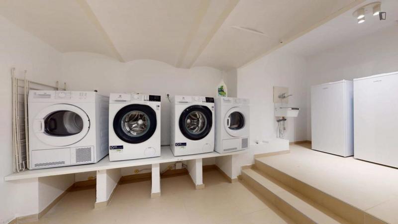 Chambre - 25 m² - 11 pièces