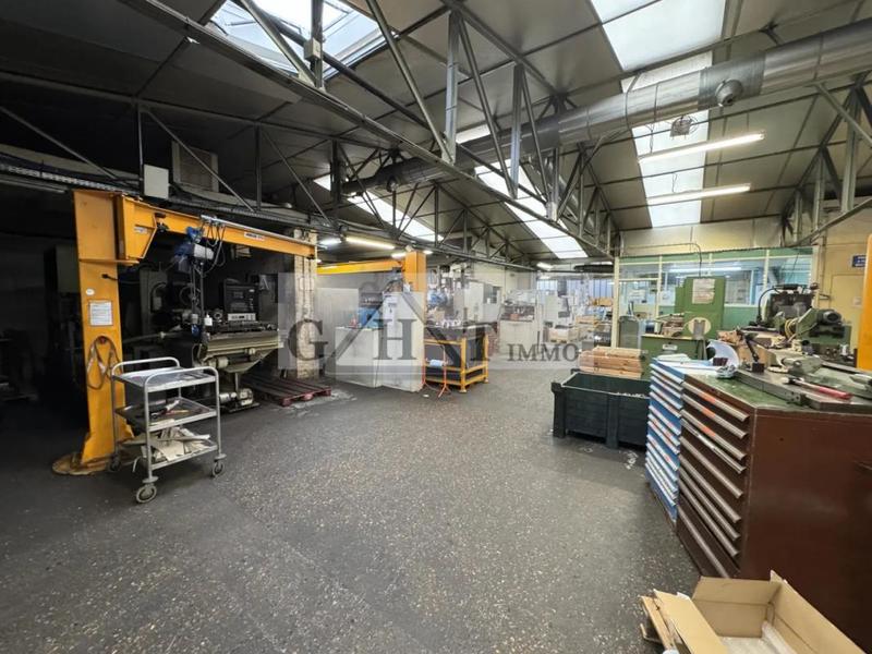 Entrepôt - 1 850 m²