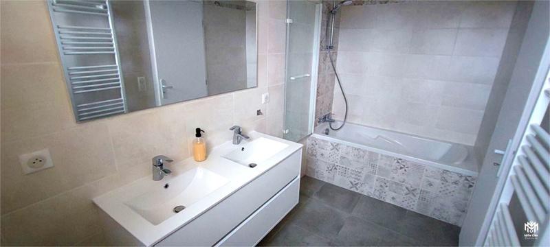 Maison traditionnelle - 190 m² - 8 pièces